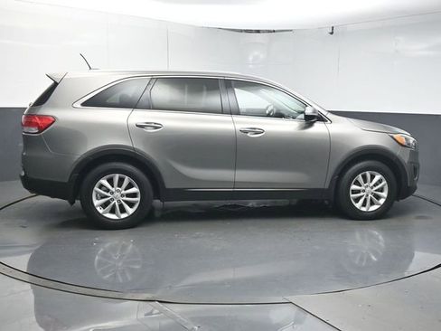 Used 2018 Kia Sorento L FWD image 9