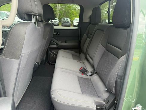 Used 2025 Nissan Frontier SV w/ SV Convenience Package image 7