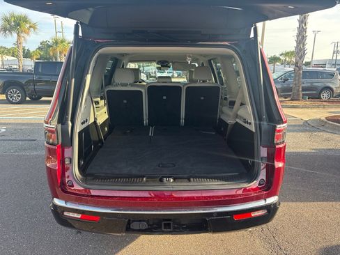 Used 2024 Jeep Wagoneer 4WD w/ HD Trailer Tow Package image 9