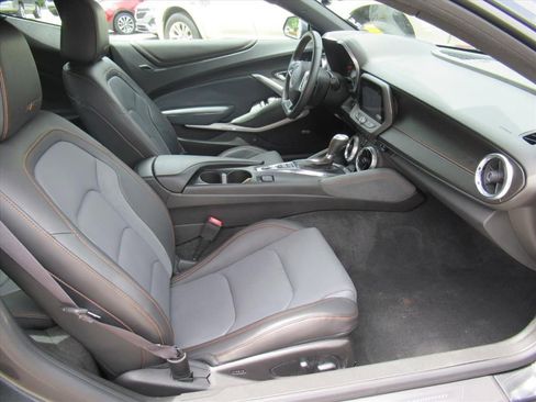Used 2017 Chevrolet Camaro LT RWD image 10