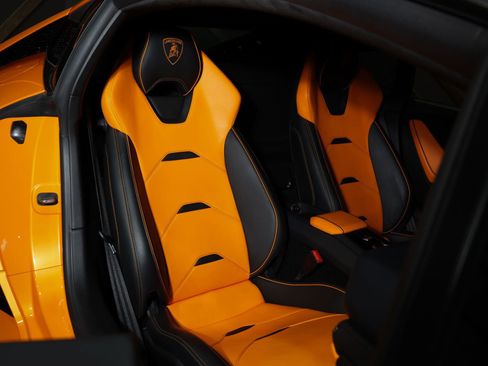 Used 2020 Lamborghini Huracan EVO image 33