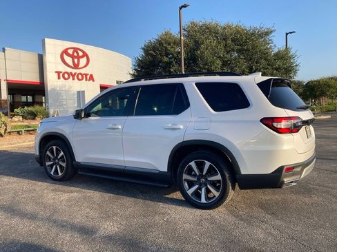 Used 2024 Honda Pilot Touring image 5