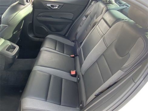 Used 2019 Volvo S60 T5 R-Design image 19