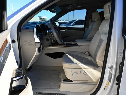Certified 2025 Cadillac Escalade Sport Platinum image 18