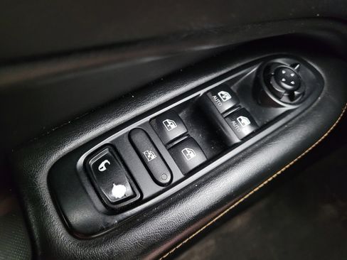 Used 2018 Jeep Compass Latitude w/ Popular Equipment Group FWD image 27