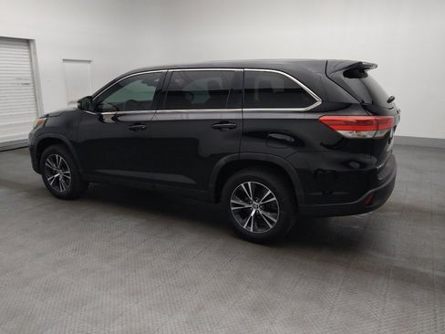 Used 2019 Toyota Highlander LE image 3