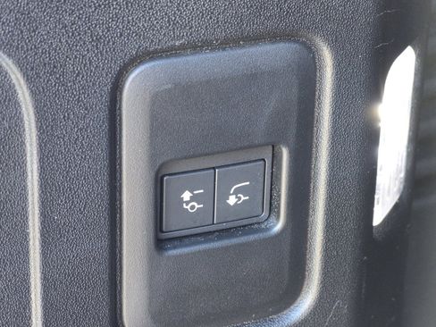 Used 2023 Land Rover Defender 130 S image 29