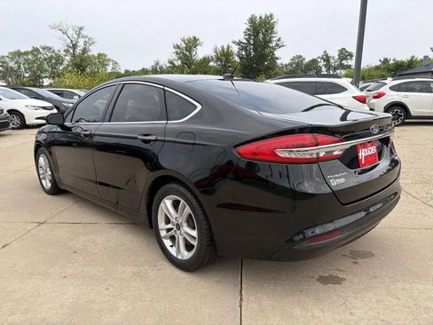 Used 2018 Ford Fusion SE w/ Fusion SE Technology Package FWD image 6