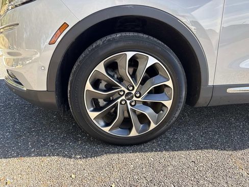 Certified 2022 Lincoln Nautilus Reserve image 10