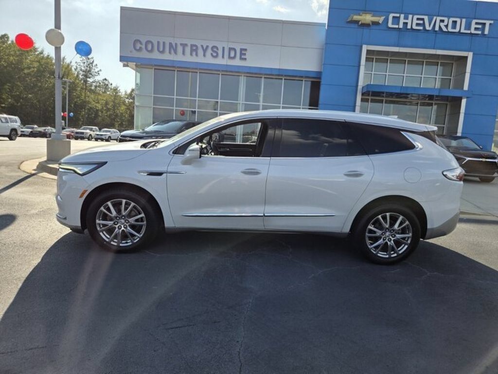 Used 2023 Buick Enclave Essence w/ Experience Buick Package FWD image 2