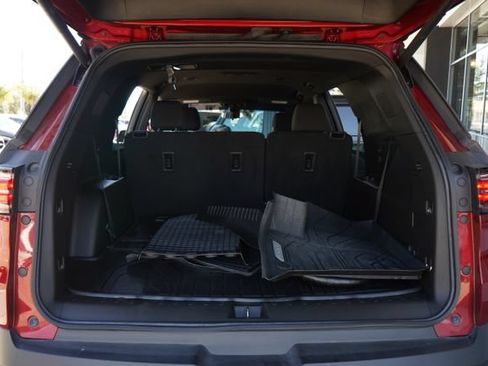 Used 2023 Chevrolet Traverse LT FWD image 8