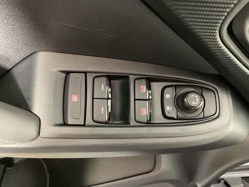 Used 2025 Subaru Crosstrek 2.0i Premium image 18