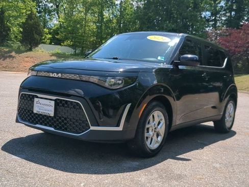 Used 2024 Kia Soul LX w/ Option Group 015 FWD image 7