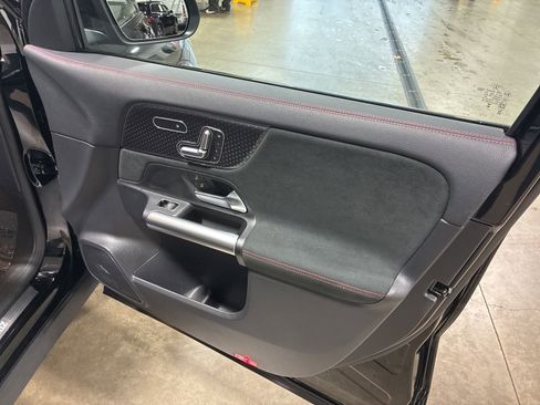 Used 2025 Mercedes-Benz GLA 250 4MATIC image 18