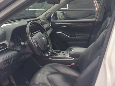 Used 2020 Toyota Highlander Platinum AWD/4WD image 7