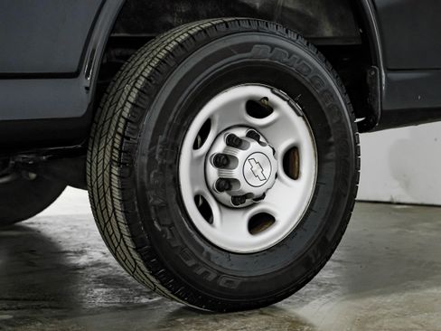 Used 2019 Chevrolet Express 2500 w/ Driver Convenience Package image 36