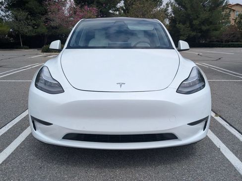 Used 2021 Tesla Model Y 2WD image 2