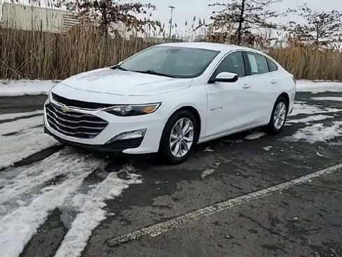 Used 2025 Chevrolet Malibu LT image 3