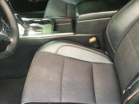 Used 2017 Toyota Camry SE w/ Moonroof Package FWD image 10