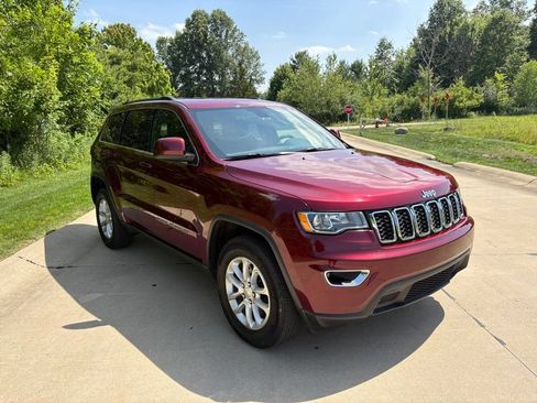 Used 2021 Jeep Grand Cherokee Laredo w/ Security & Convenience Group AWD/4WD image 11