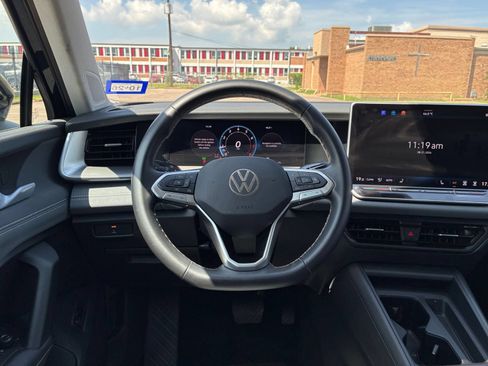 Used 2026 Volkswagen Tiguan SE AWD/4WD image 31