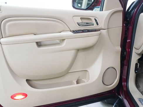 Used 2011 Cadillac Escalade Luxury AWD/4WD image 19