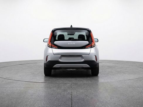 Used 2025 Kia Soul LX w/ LX Technology Package FWD image 7