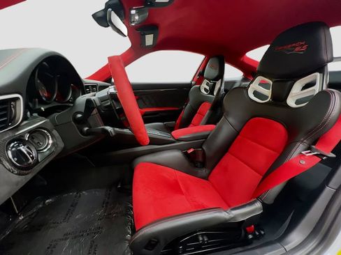 Certified 2018 Porsche 911 GT2 RS RWD image 5