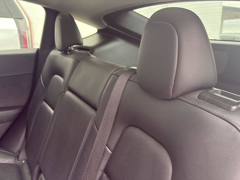 Used 2022 Tesla Model Y Long Range image 16