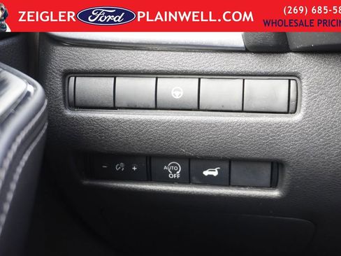 Used 2023 Nissan Rogue SL image 30