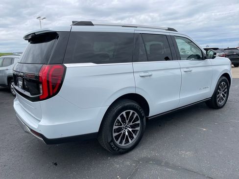 Used 2025 Ford Expedition Platinum AWD/4WD image 4