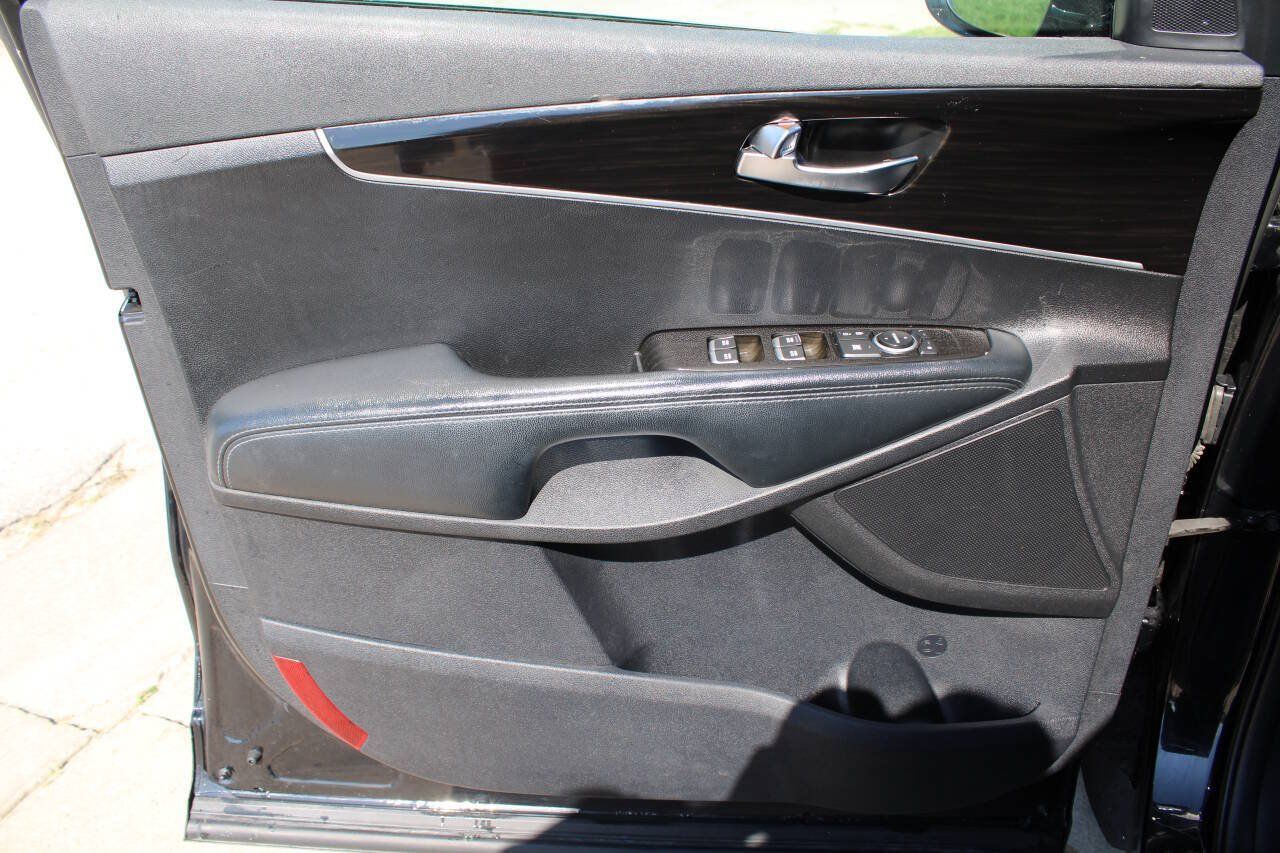 Used 2019 Kia Sorento AWD image 12