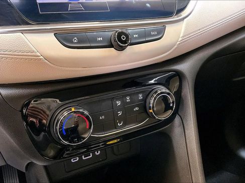 Used 2021 Buick Encore GX Preferred w/ Sport Touring Package FWD image 17