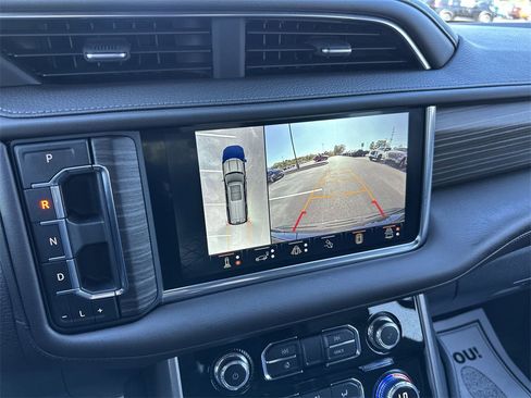 Used 2024 GMC Yukon Denali w/ Denali Reserve Package image 17