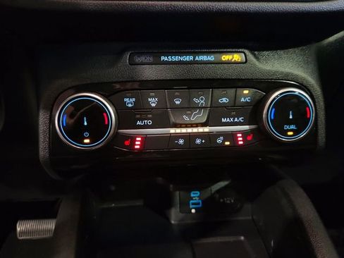 Used 2022 Ford Escape SE w/ SE Sport Appearance Package image 17