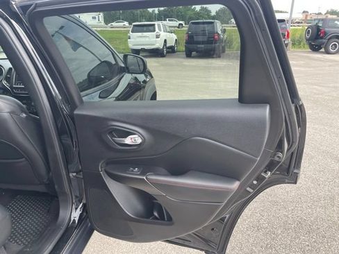 Used 2021 Jeep Cherokee Trailhawk w/ Technology Group AWD/4WD image 49