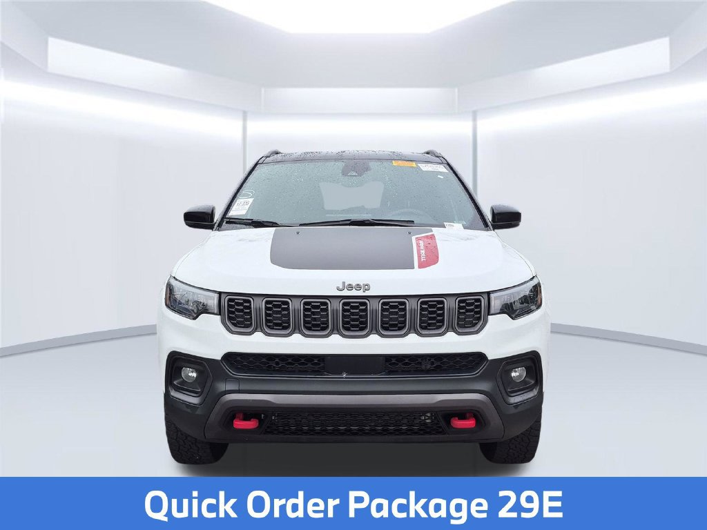 Used 2025 Jeep Compass Trailhawk AWD/4WD image 7