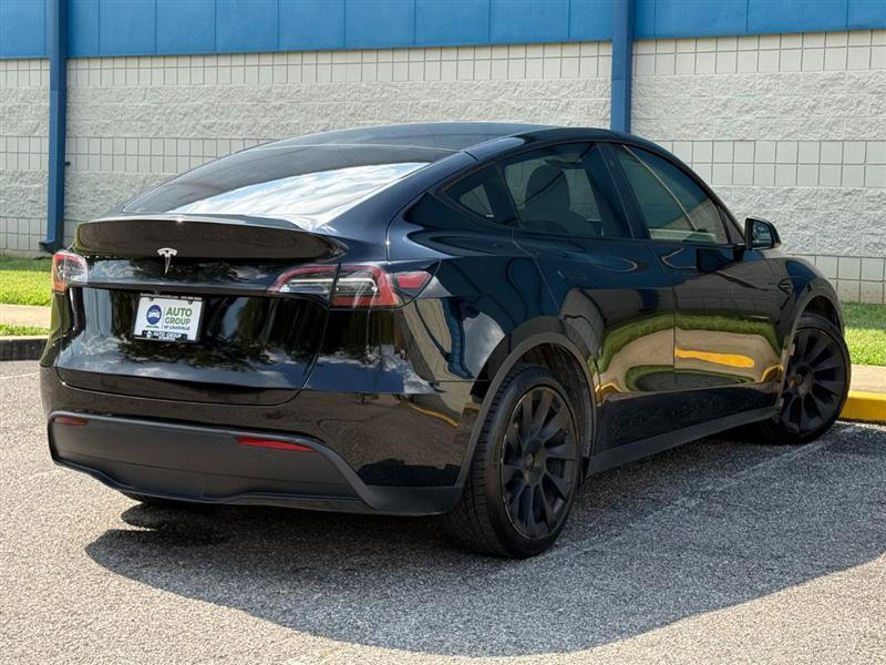 Used 2022 Tesla Model Y Long Range AWD/4WD image 5