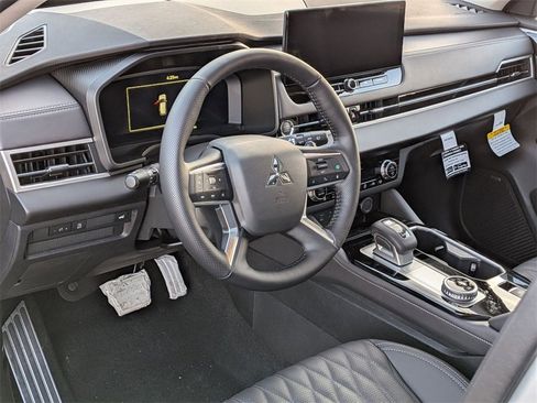 New 2026 Mitsubishi Outlander SEL image 11