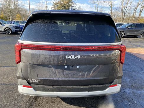 New 2026 Kia Carnival LX image 4