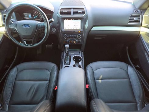 Used 2017 Ford Explorer XLT w/ Equipment Group 202A FWD image 26