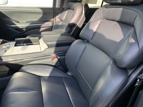 New 2026 Lincoln Navigator Premiere image 24