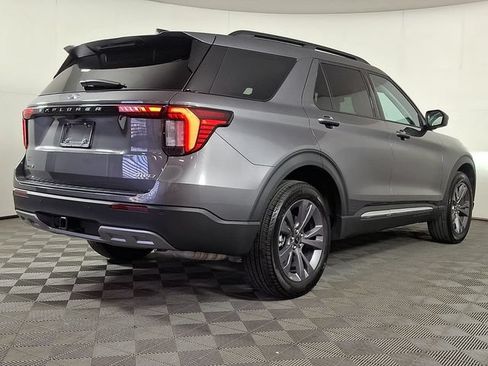 Used 2025 Ford Explorer Active w/ Active Comfort Package AWD/4WD image 9