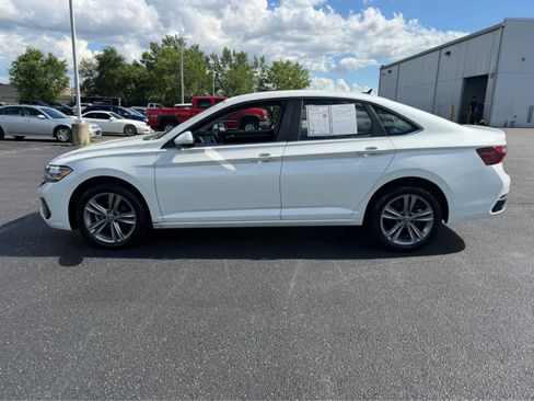Used 2023 Volkswagen Jetta SE FWD image 5