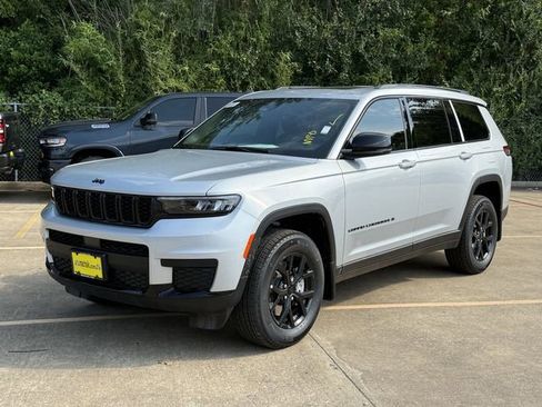 New 2025 Jeep Grand Cherokee L Altitude RWD image 4
