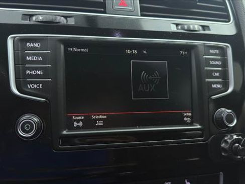 Used 2017 Volkswagen GTI SE FWD image 29