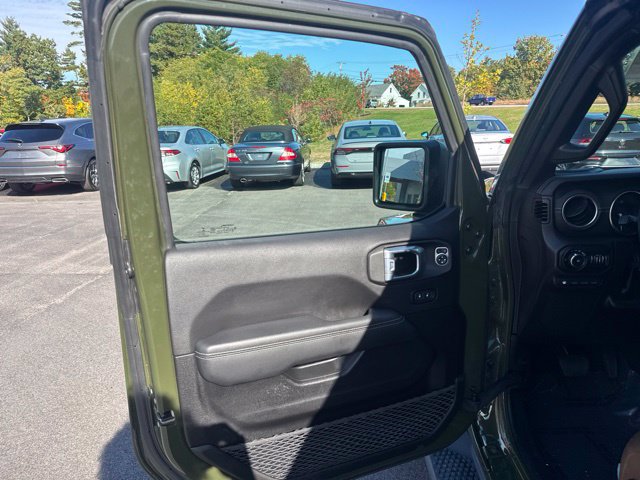 Used 2022 Jeep Wrangler Unlimited Sahara w/ Cold Weather Group AWD/4WD image 20