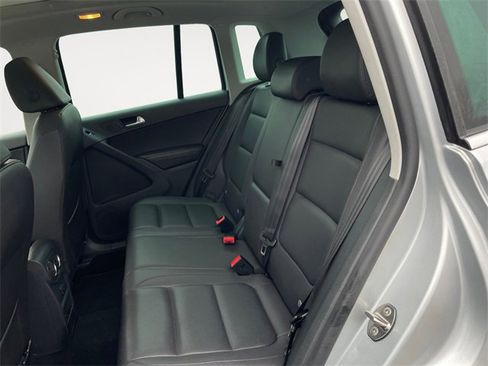 Used 2016 Volkswagen Tiguan SE image 13