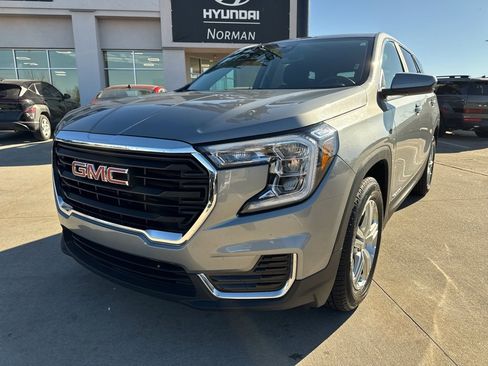 Used 2024 GMC Terrain SLE image 1