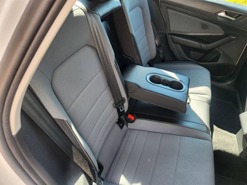 Certified 2025 Volkswagen Jetta SE w/ Sunroof Package image 15